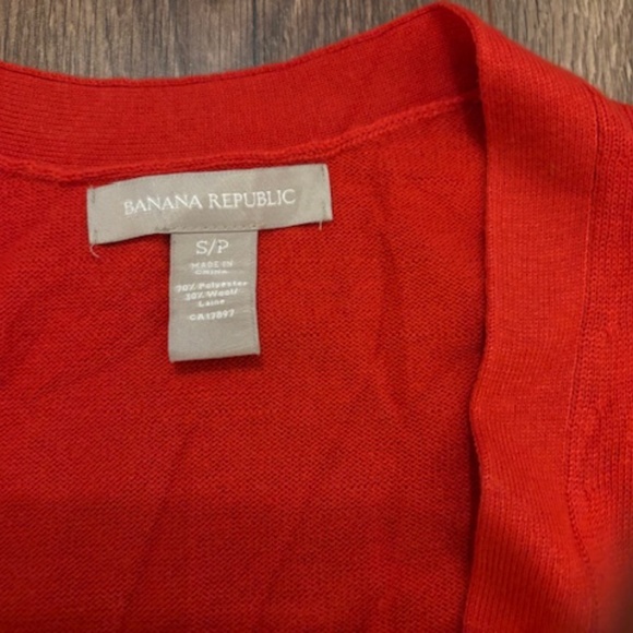 Banana Republic Wool Blend Red Cardigan with Gold Buttons Size Small - Picture 5 of 8